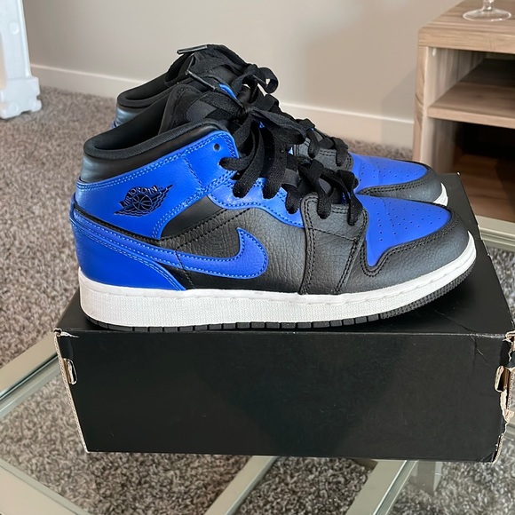 Air Jordan 1 Mid Hyper Royal - Picture 3 of 9